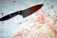 Малолетка из Майнского района ударил бизнесмена ножом в живот